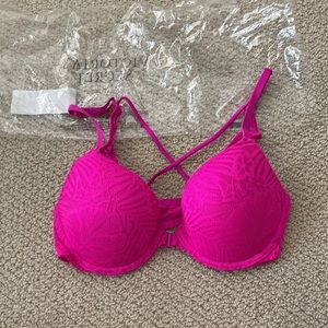 NEW Victoria’s Secret PINK Front Close Push-up Bra Floral Lace Pink Strappy 32C